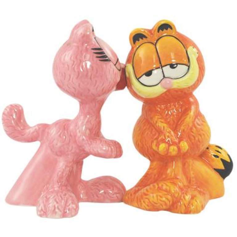 Arlene Kissing Garfield Cat Salt and Pepper Shaker Set